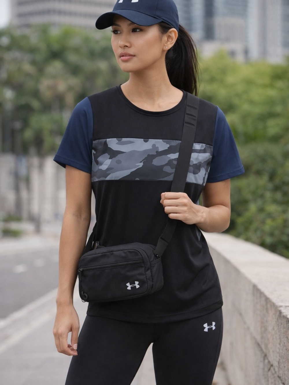 Under Armour UAS Women’s Silky Performance Tee – Black/Navy Camo Sz S